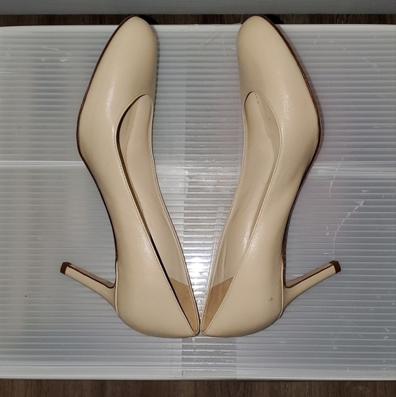 SAKS Fifth Avenue Clarissa Round Toe Pump Size 9 - Picture 3 of 6